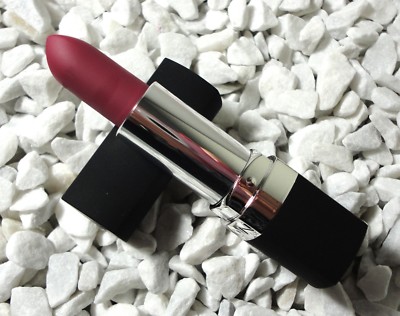 Avon TRUE COLOUR PERFECTLY MATTE Lippenstift Farbe Berry Blast  Matt Pflege