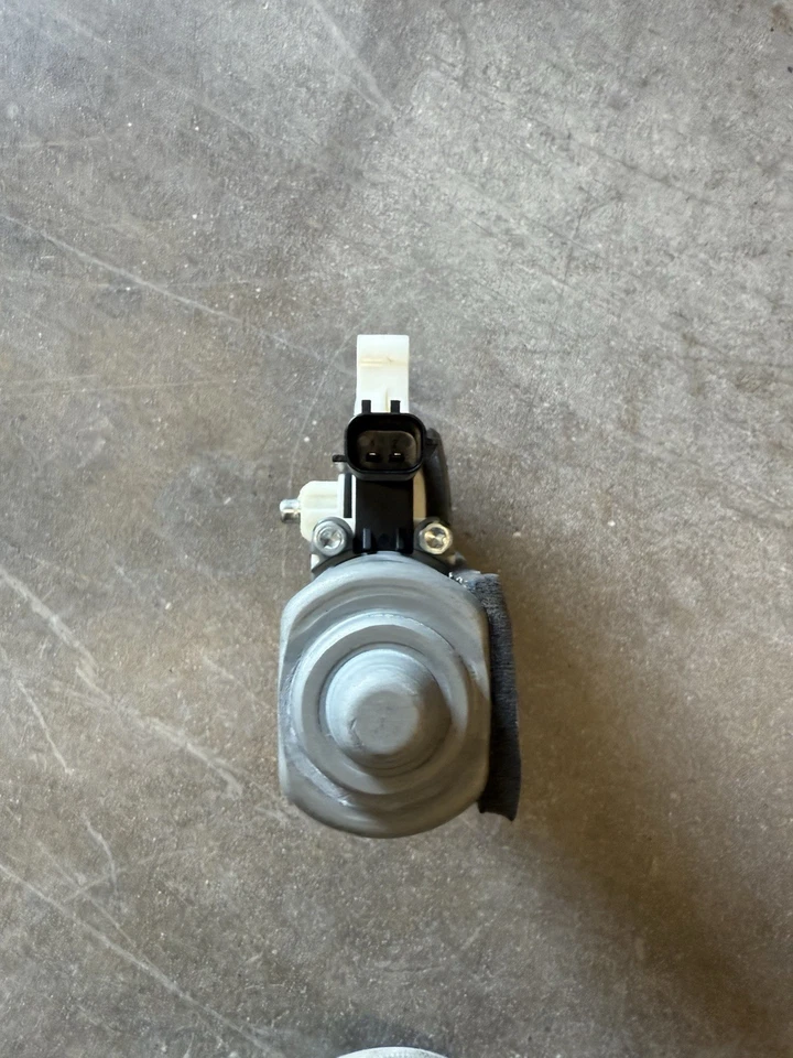 Dodge Ram 2500 19-24 retroiluminado trasero vidrio corredizo motor eléctrico 681048AI OEM Foto 4 de 4