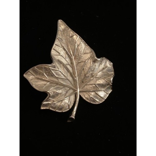 Trifari Silver Brooches Pins Maple Leaf and Circle Ribbons - Picture 2 of 13