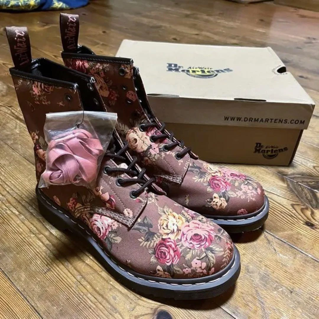 Dr. Martens ladies boots 8 hole canvas floral pattern UK9 From Japan