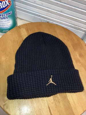 Nike Jordan Cuffed Utility Beanie Mütze schwarz Retro gold Jumpman