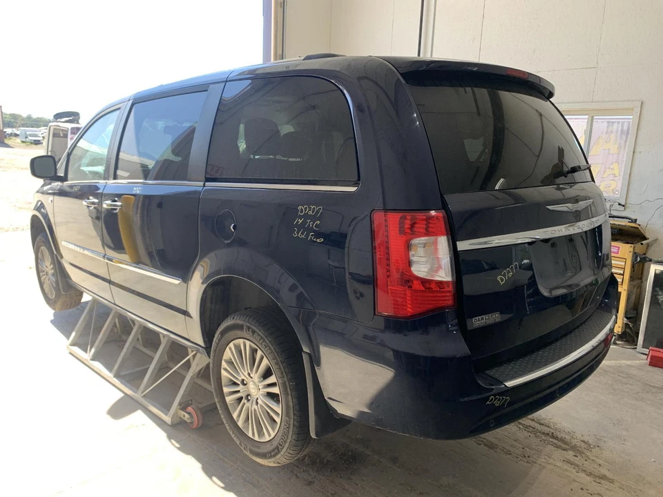 Conjunto de faros izquierdos usados se adapta a: Chrysler Town & Country 2014 exc. automático d Foto 3 de 4