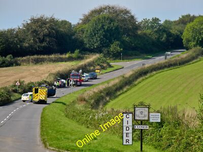 Foto 12x8 Rettungsdienste nehmen an einem Verkehrsunfall auf der A3123 c2014 teil