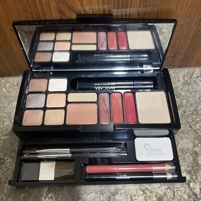 ME Makeover Essentials Weekly Essentials Makeup Pallete - Face Lips Eyes (READ)