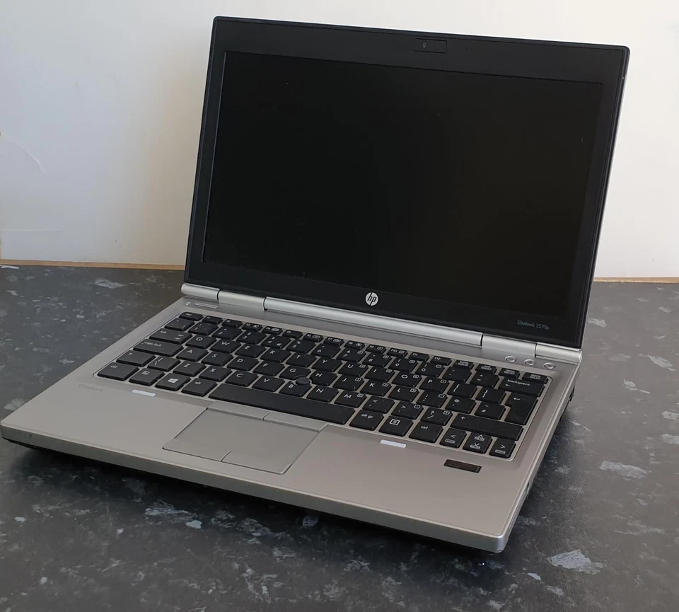 HP LAPTOP  Intel CORE  4GB RAM 128GB SSD  installed Windows 10