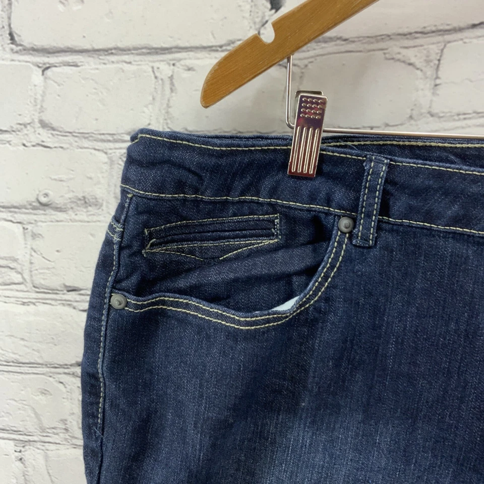 Pantalones Cortos Roz & Ali Para Mujer Talla 22 Denim Azul Dobladillo Crudo Lavado Oscuro Foto 3 de 4