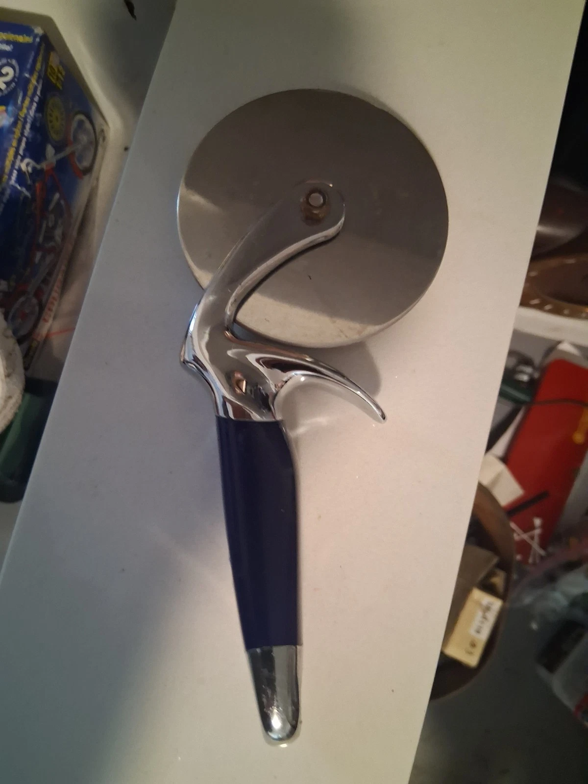 Rare BLUE KitchenAid Professional Empire Pizza Cutter Wheel Finger Guard 2002
Opens in a new window