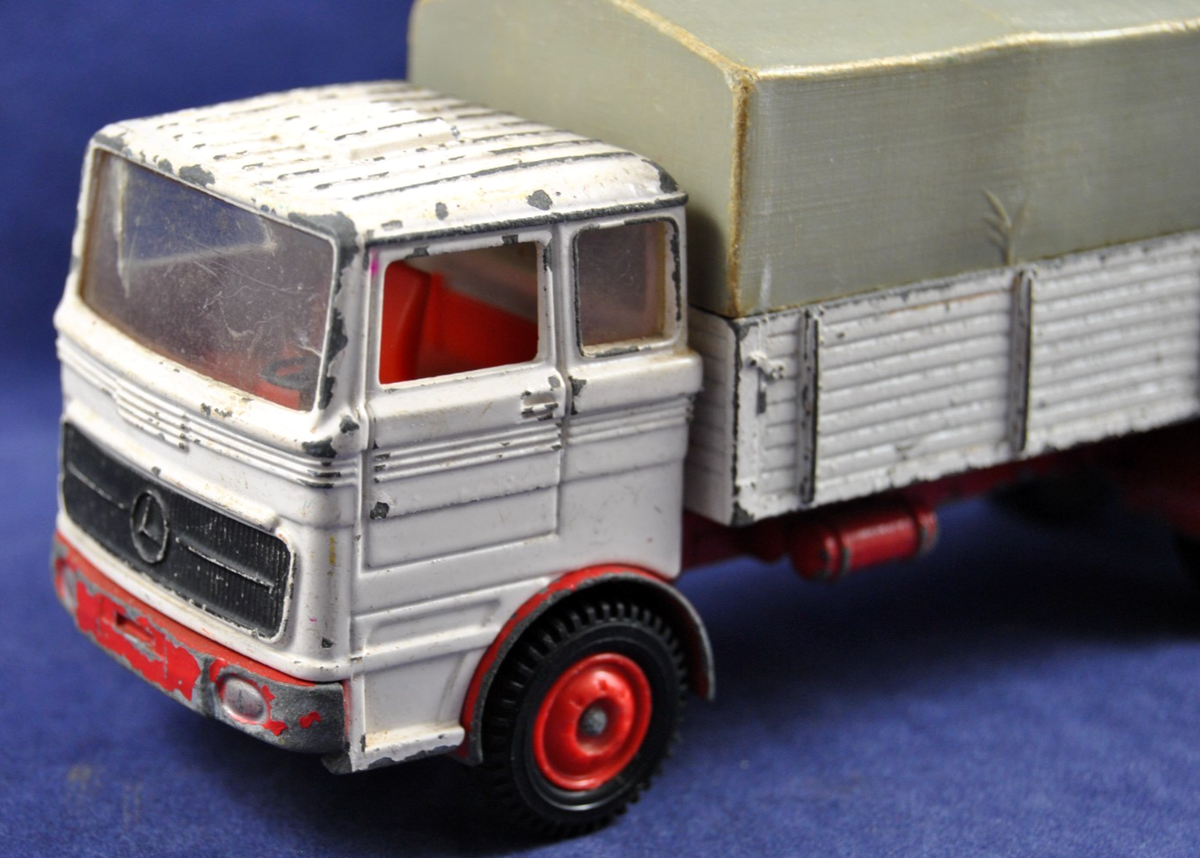 Dinky Toys Mercedes Benz LP 1920 N°917 1:50 à Réparer - Collectionneur