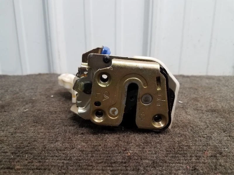 Nissan Xterra 2004 pestillo eléctrico trasero izquierdo para conductores Foto 3 de 4