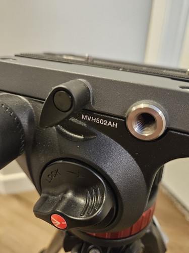 Manfrotto 502AH Pro Video Head with Flat Base with 190 Aluminum Tripod with Bag - Picture 5 of 6