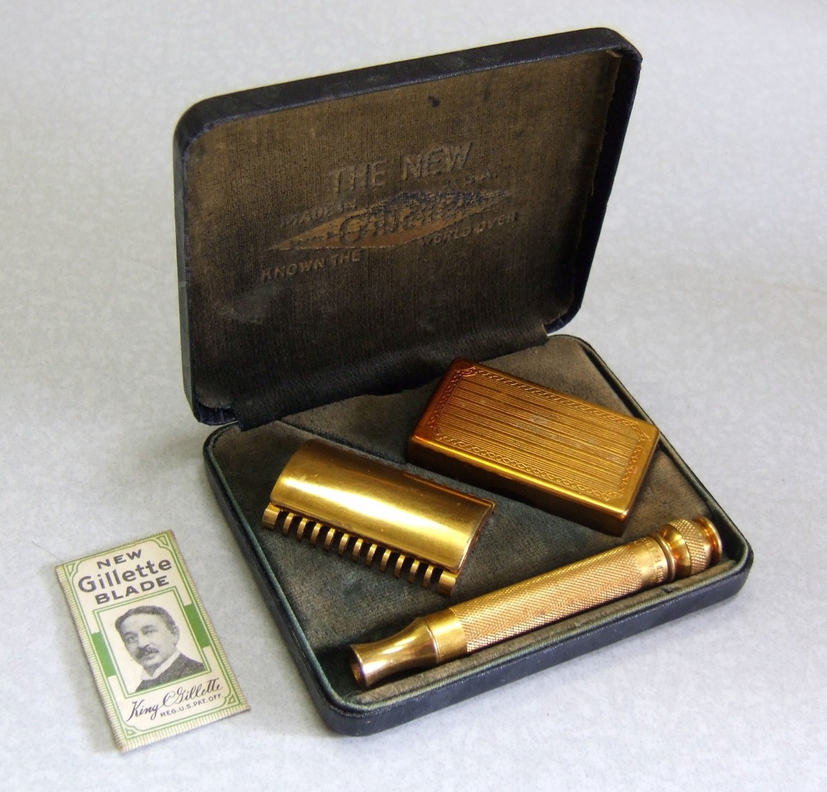 Vintage Gillette New Regent Double Edge Safety Razor Set - 1930s