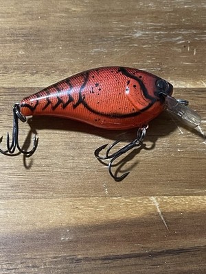 Lucky Craft Crankbait Fishing Lure, Red Black Fish Shape, Plastic