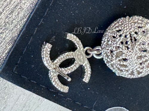 Pendientes de bola de oro CHANEL 18C filigrana de metal largo crucero de bronce CC - Imagen 4 de 7