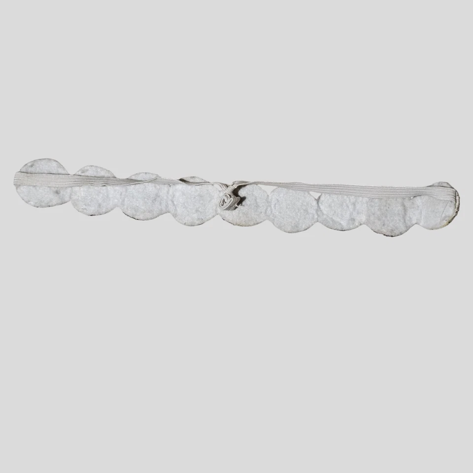 Diadema adornada gran aleta Gatsby blanca plateada con pedrería Foto 2 de 4