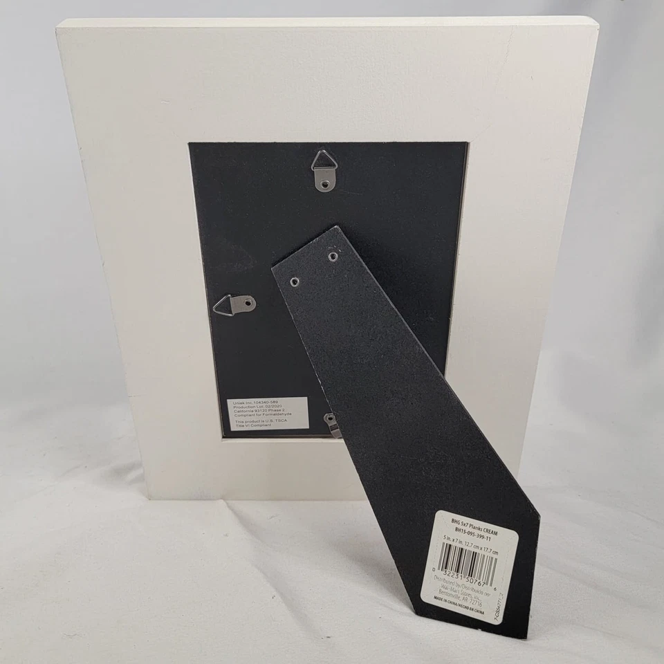 Marco de madera blanca independiente Mainstays 5x7 con caja abierta de vidrio Foto 4 de 4