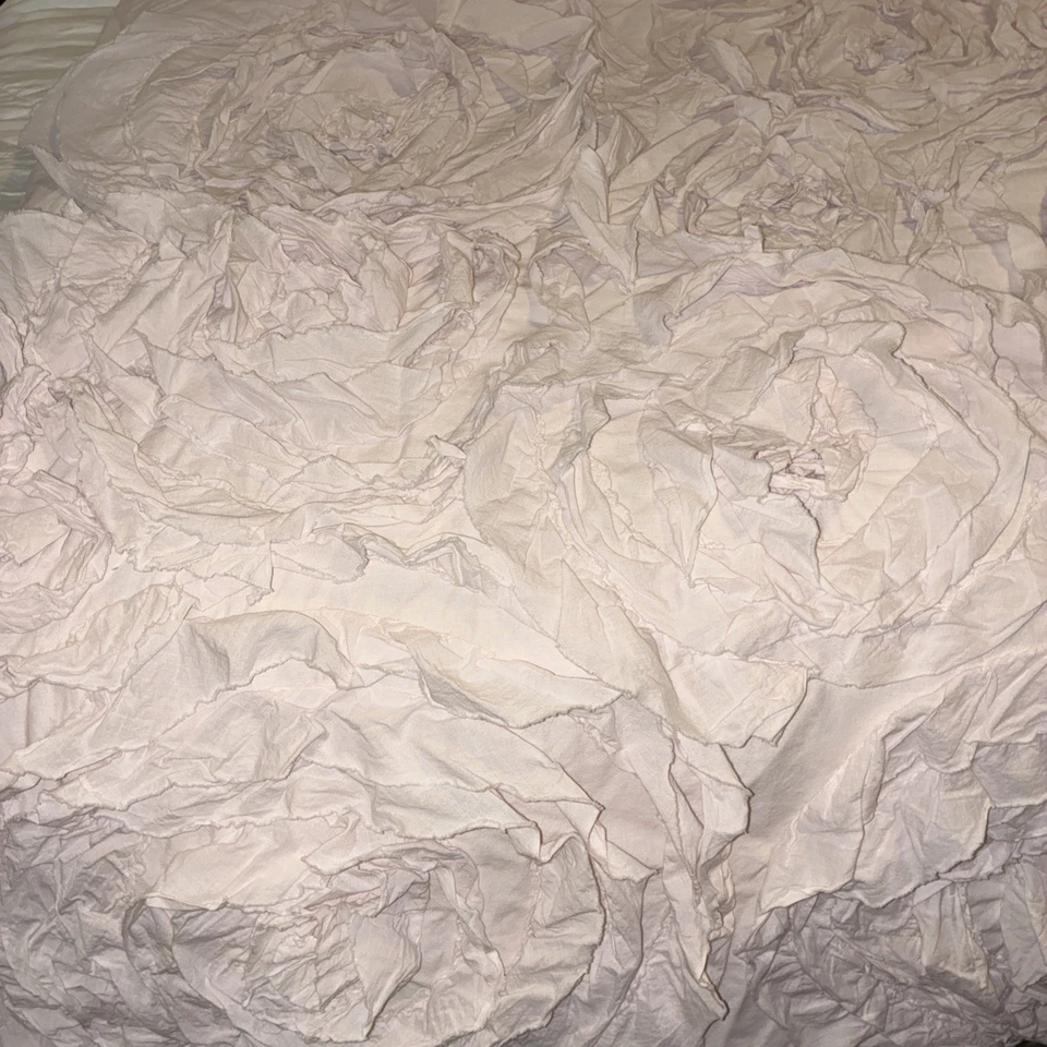 Pottery Barn Kids Monique Lhuillier Rosette Quilt Twin Blush - Image 3 of 4