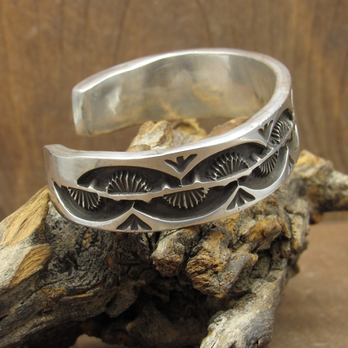 アクセサリー vintage Navajo silver bangle Extra Large Vintage Navajo Silver Stamped Bracelet By Ben