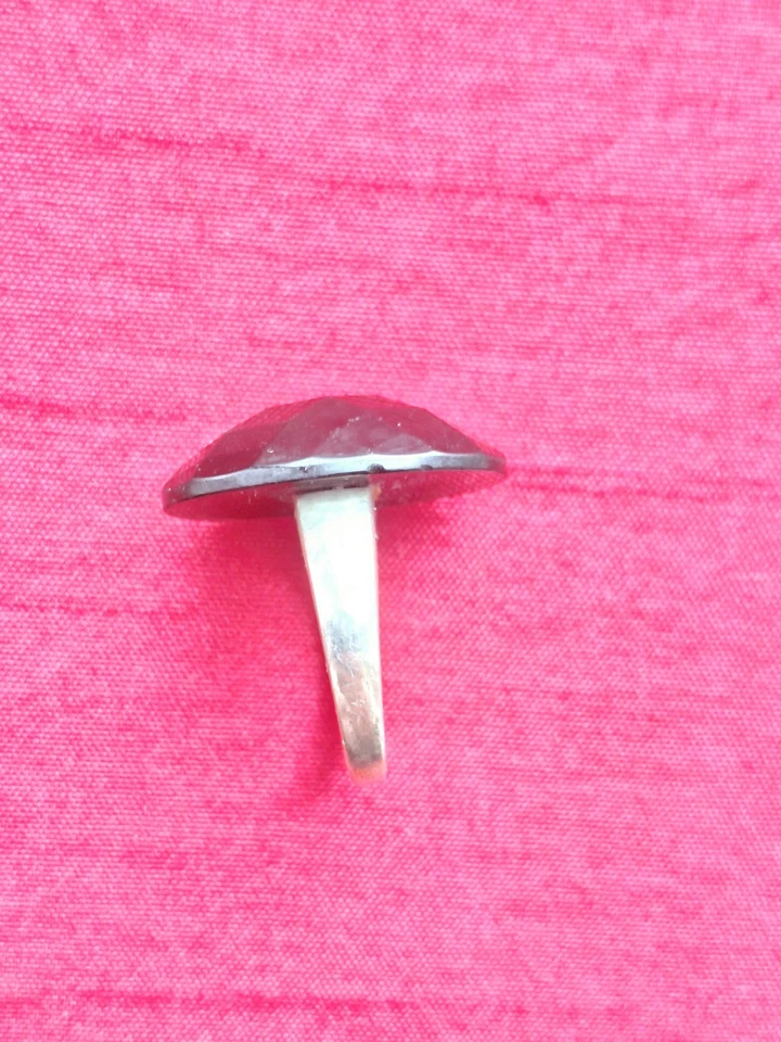 Anillo de plata de ley con piedra negra Foto 3 de 4