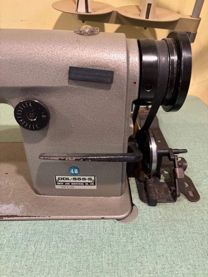 Máquina de coser con mesa Juki ddl-5550  Foto 4 de 4