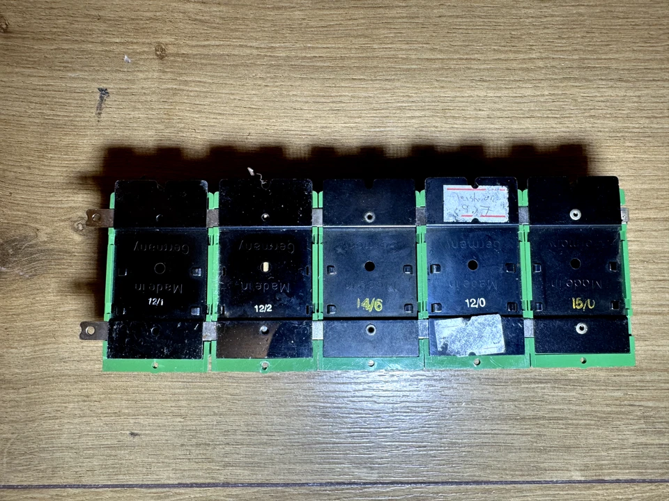 Fleischmann 6927 (X2) + 6920 + 6929 + 6922 Control Desk Momentary Switch - Image 3 of 4