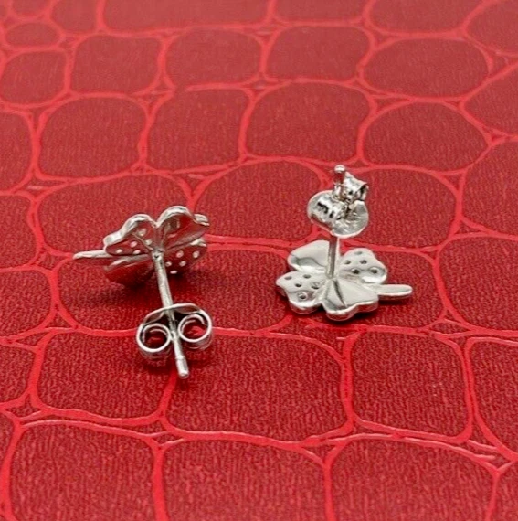 Orecchini a Bottone ragazza o donna Firmati Quadrifoglio portafortuna luccicanti - Immagine 4 di 4