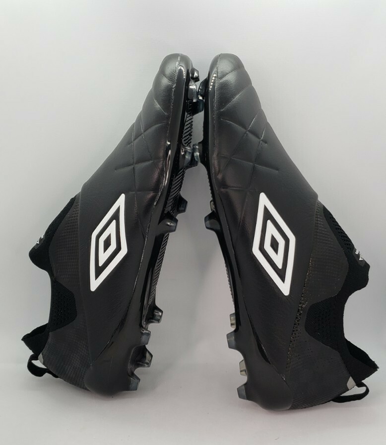 Umbro Medusae III Elite FG Mens Leather Laceless Soccer