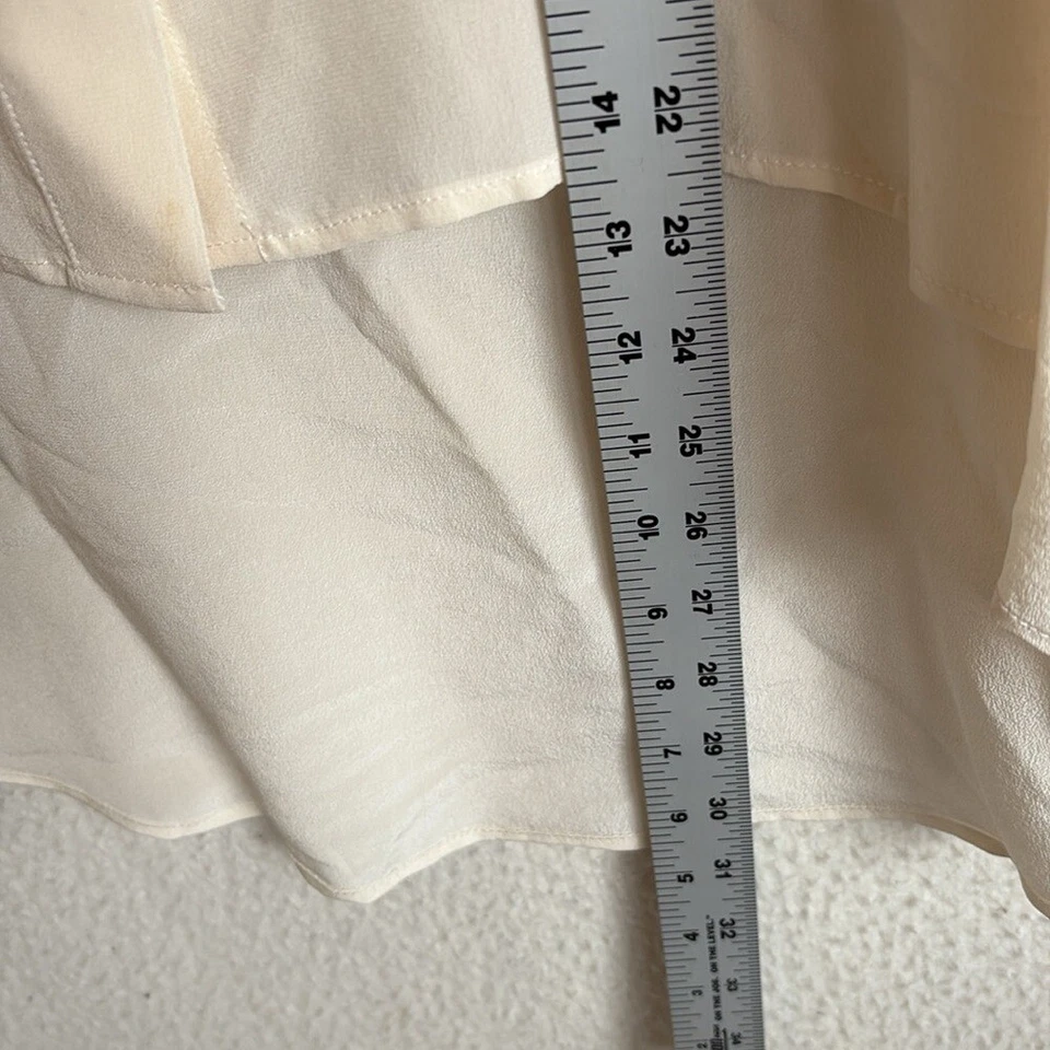 Top para mujer Club Monaco seda botón delantero crema transparente talla mediana Foto 4 de 4