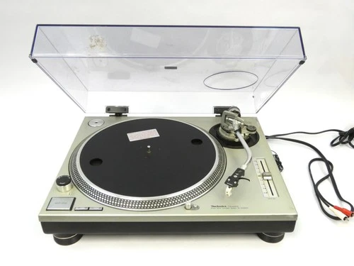 Vintage Technics SL-1200MK2 Quartz Direct Drive Turntable
