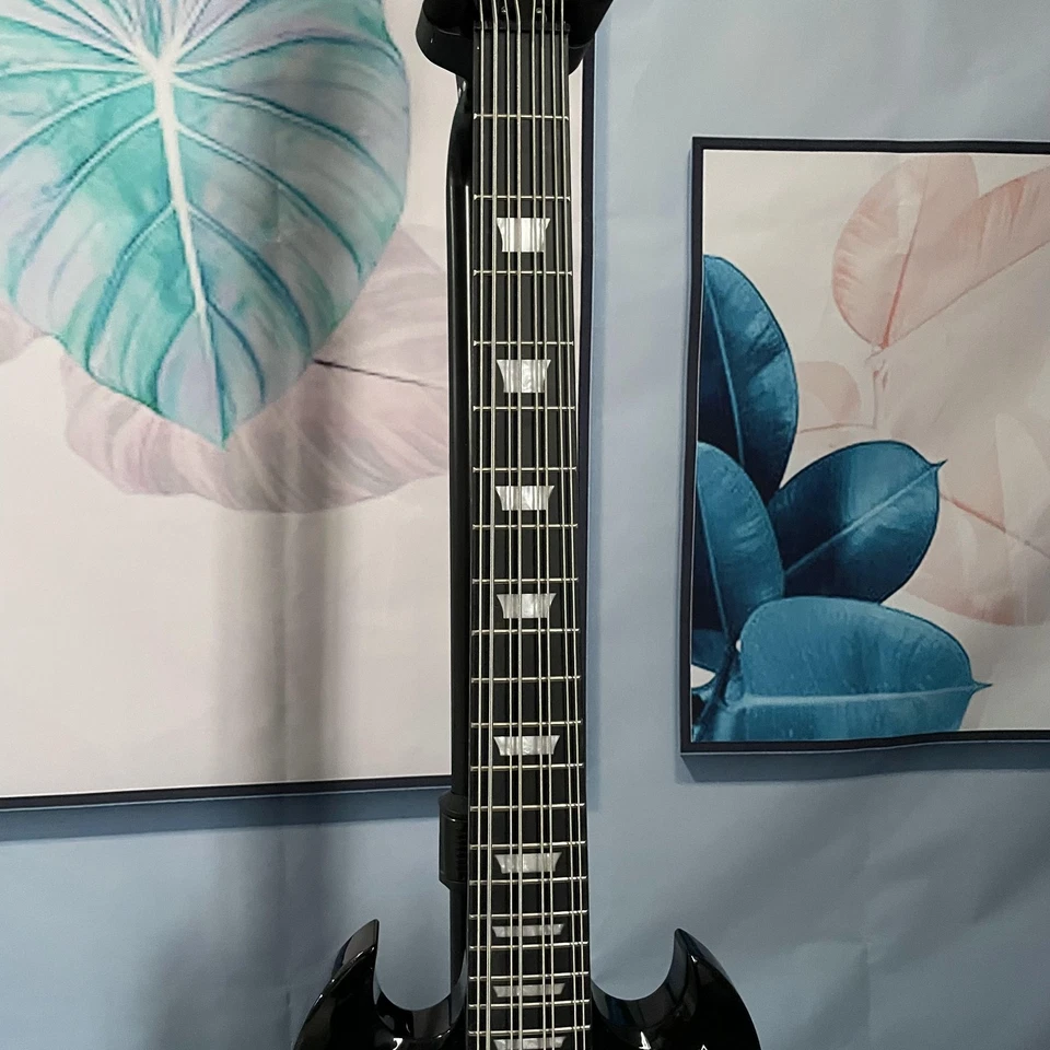 Bajo eléctrico SG 8 cuerdas negro herrajes cromados cuerpo y cuello de caoba Foto 3 de 4