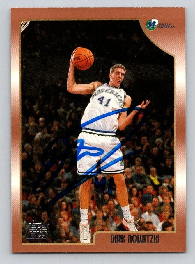 Topps Dirk Nowitzki Basketball Autographed Sports Trading Cards