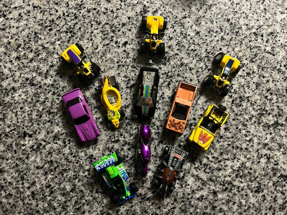 Lote De 11 De Colección Hot Wheels Suzuki Quad Spider-Man Jeep CJ-7 y Scooter Scorchin Foto 2 de 4