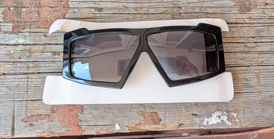 Винтажные солнцезащитные очки Yves Saint Laurent YSL188 - боковое окно - черные - неиспользованный запас - Изображение 2 из 4