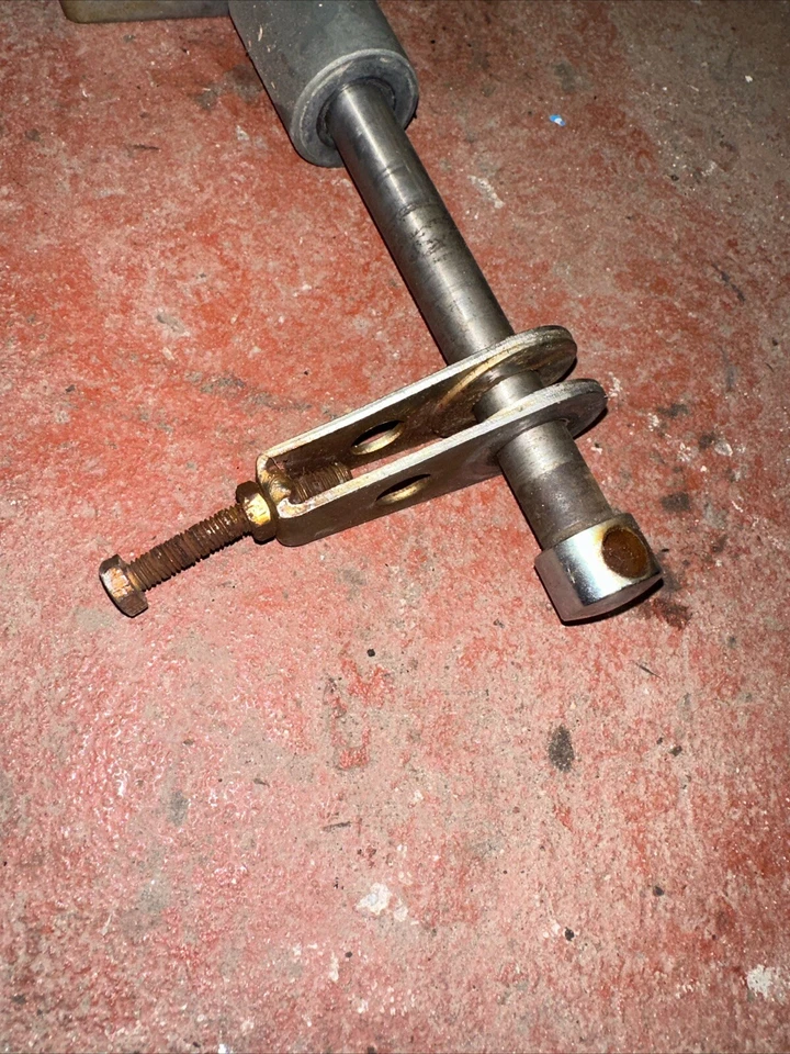 OEM Yamaha YCS1 CS1 Bonanza 1968-70 Rueda Trasera Husillo Cadena Ajustadores Tuerca Foto 2 de 4