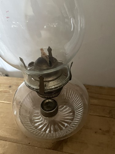 Clear Glass Oil Lamp - Picture 4 of 4