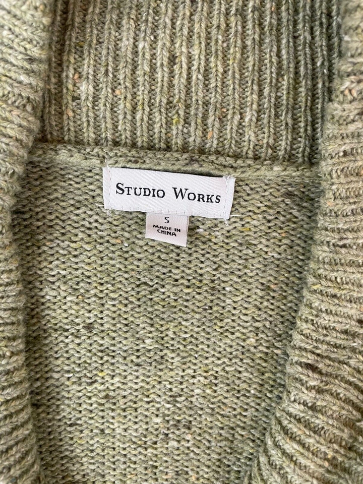 Suéter verde Studio Works para mujer talla pequeña con un botón y cuello mezcla de lana Foto 2 de 4