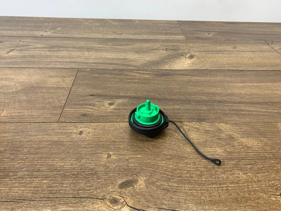 Audi A8 Quattro 2011-2014 tapa combustible/gas 8K0-201-550 OEM Foto 3 de 4