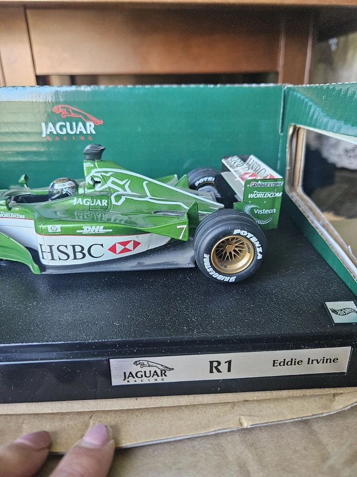Hot Wheels R1 Jaguar Eddie Irvine 1:18 - Immagine 3 di 4