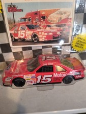 Racing Champions 1:43 Scale Die-Cast Stock Car 1992 Geoff Bodine 15
