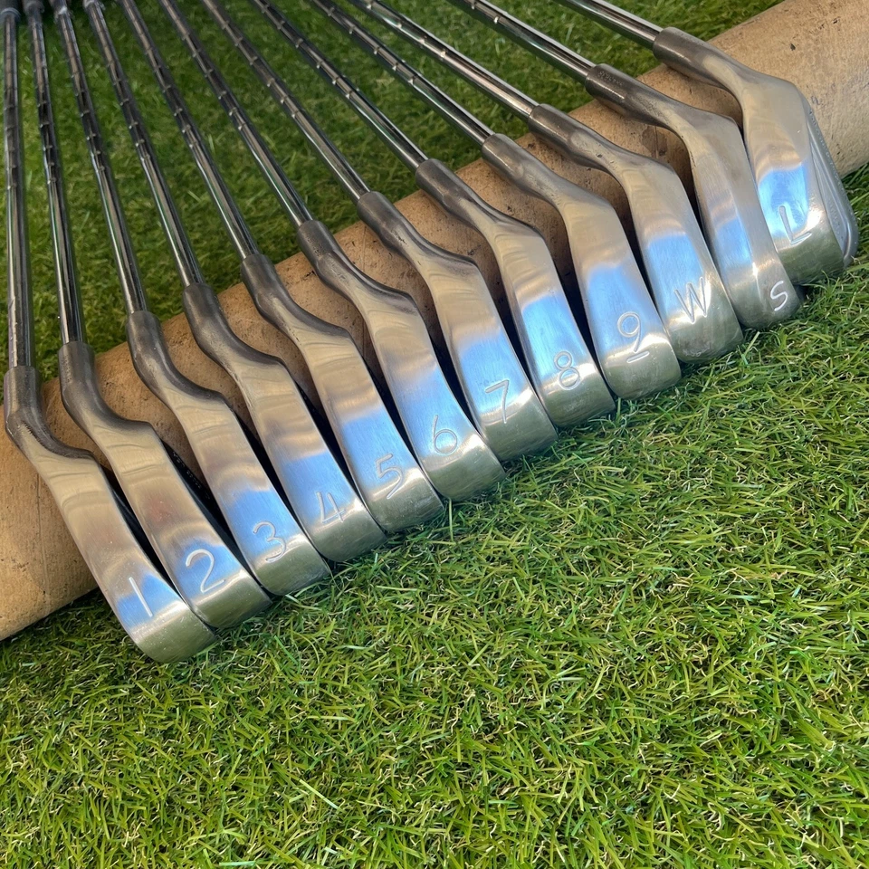 Juego de 2 hierros Ping Eye 1-PW SW LW punto negro ZZ-Lite acero rígido para diestros Foto 2 de 4