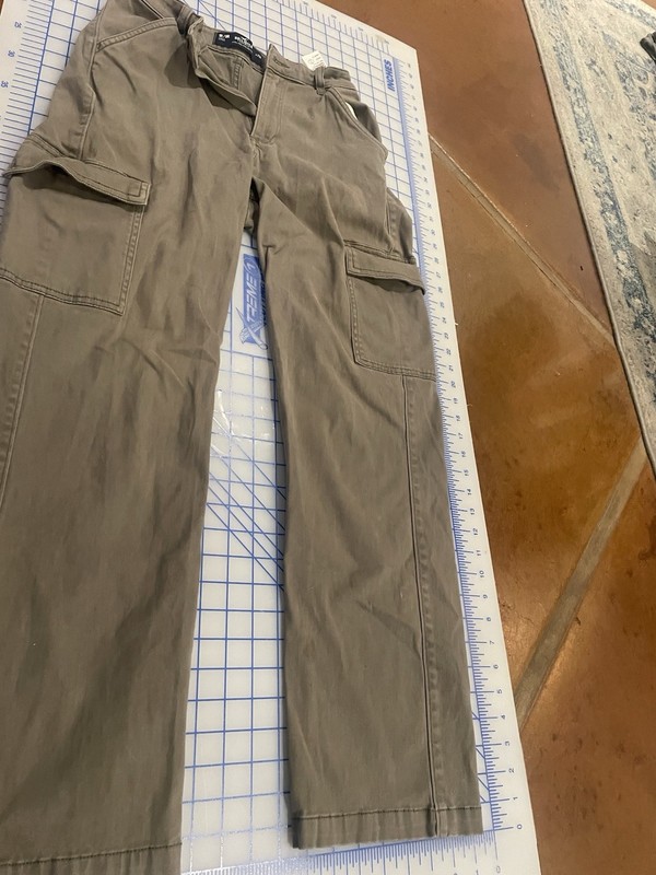 Hollister Women’s Gray Cargo Pants High-Rise Straight Leg Cotton Twill 1R 25” 