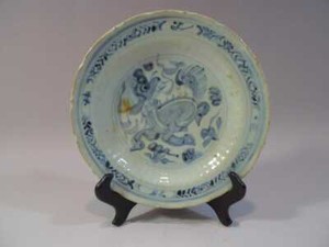 RARE ANTIQUE CHINESE MING DYNASTY blue WHITE PHOENIX PORCELAIN PLATE. 16TH C -1