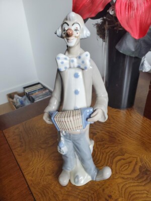 Mint Condition Llardro Clown 12''