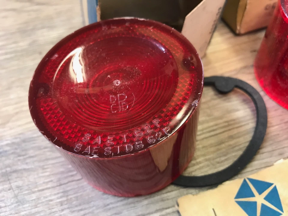 Lentes de luz trasera Plymouth Savoy Belvedere Sort Fury 1962 nos Mopar 2 piezas 2275247 Foto 2 de 4