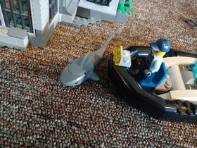 LEGO City Prison Island set 60130 complete 1 Broken Clip 2 Peeling Stickers