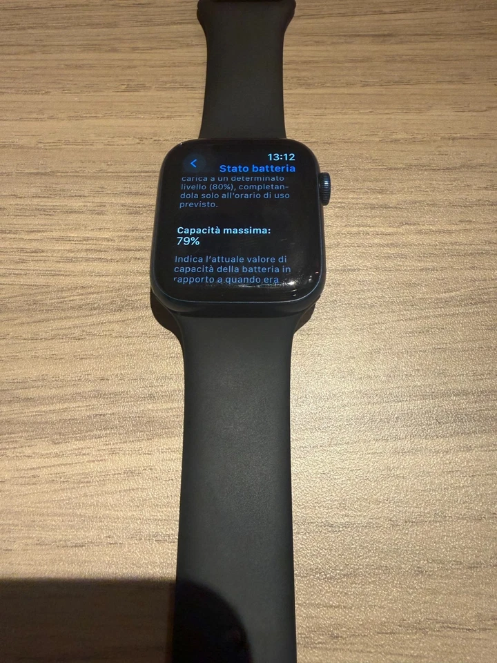Apple Watch Serie 6 GPS 44mm Cassa in Alluminio Blu con Cinturino Sportivo Deep - Immagine 3 di 4