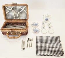 Vintage Reutter Porzellan Germany Wildflowers Child's Tea Set Picnic Basket Blue