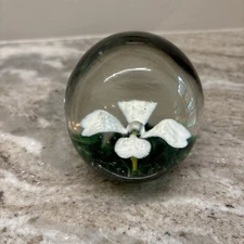 Vintage St Clair 1971 White 4 Petal Flower Paperweight
