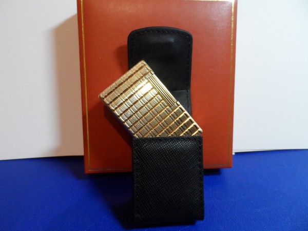 B119 - ENCENDEDOR S.T. DUPONT ORO LINEA L1 SIN GRABAR - MUY CUIDADO