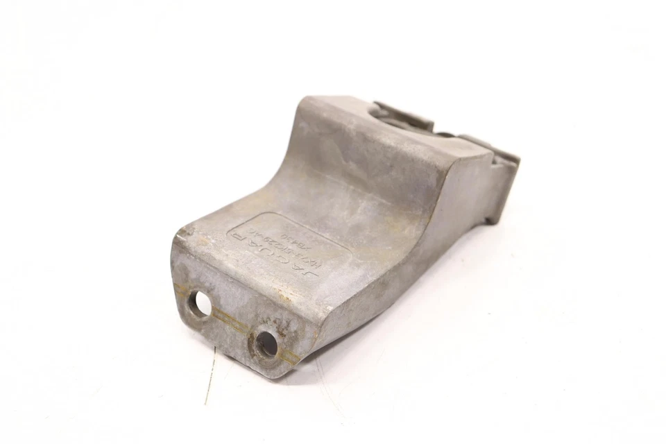 Soporte silenciador trasero derecho Jaguar XE 2018-2020 2,0 L OEM HX735K229AC Foto 4 de 4