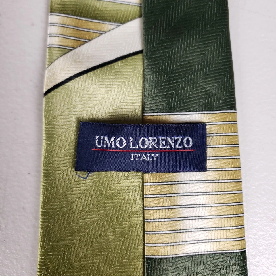 Corbata Umo Lorenzo Geométrica Ancha Diseño Abstracto Verde Dorado Y2K Corbata Eléctrica Foto 3 de 4